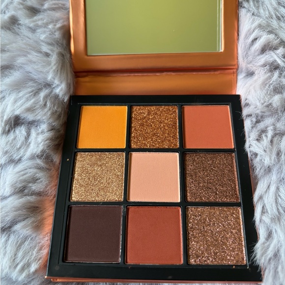 HUDA BEAUTY Topaz Obsessions Palette with Rich Warm Shades - Picture 2 of 2